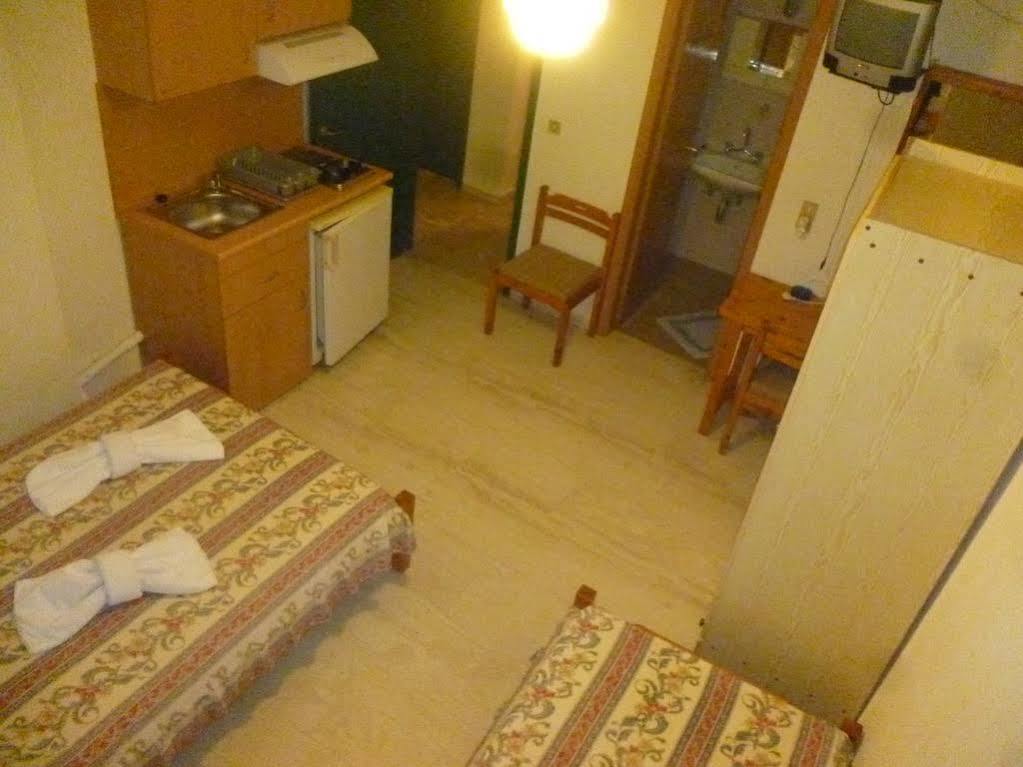 Astir Rooms Poros  Exterior photo